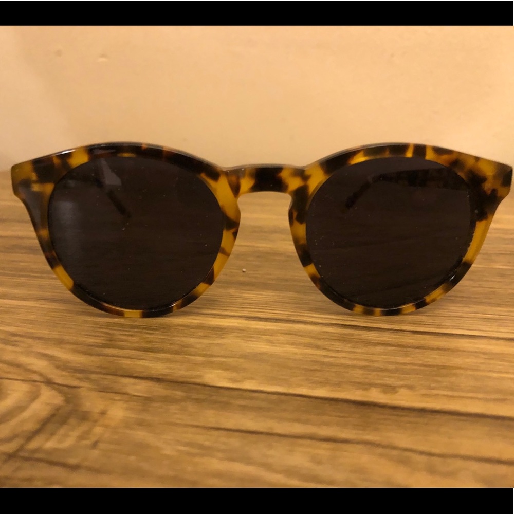 Crap eyewear shake appeal in tortoise
